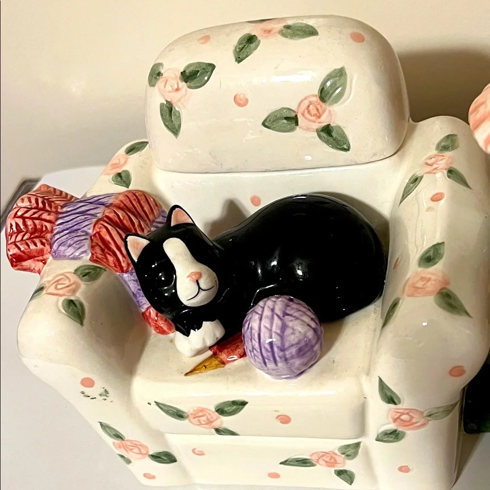 Vintage World Bazaar Teapot Tuxedo Floral Cat Sleeping on Armchair. Like New